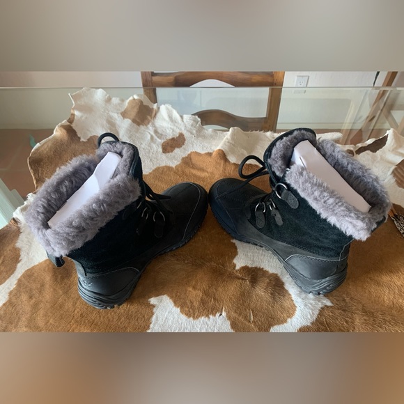 UGG BOOTS WOMENS SIZE 7 (BLACK) FAUX FUR / LACE UP / WORN ONCE - Picture 9 of 15